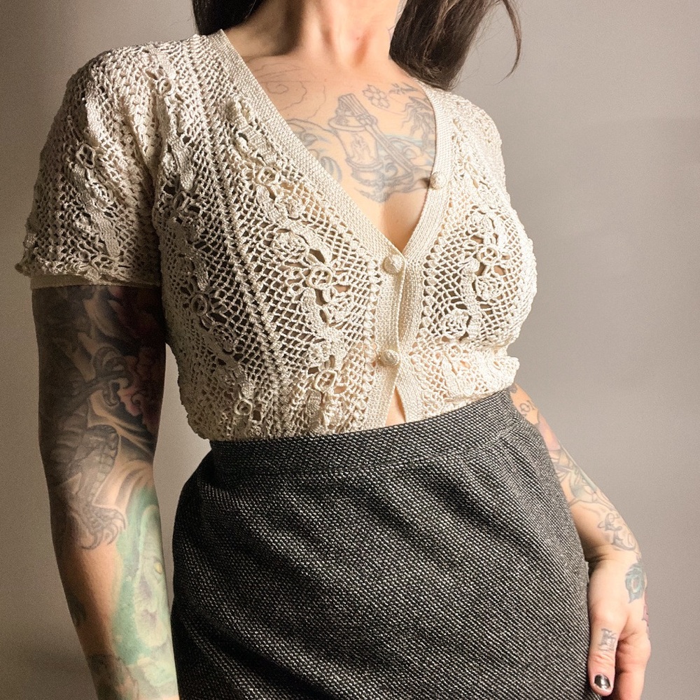 VINTAGE 60s Ivory Crochet Short Sleeve Cardigan Sweater XS